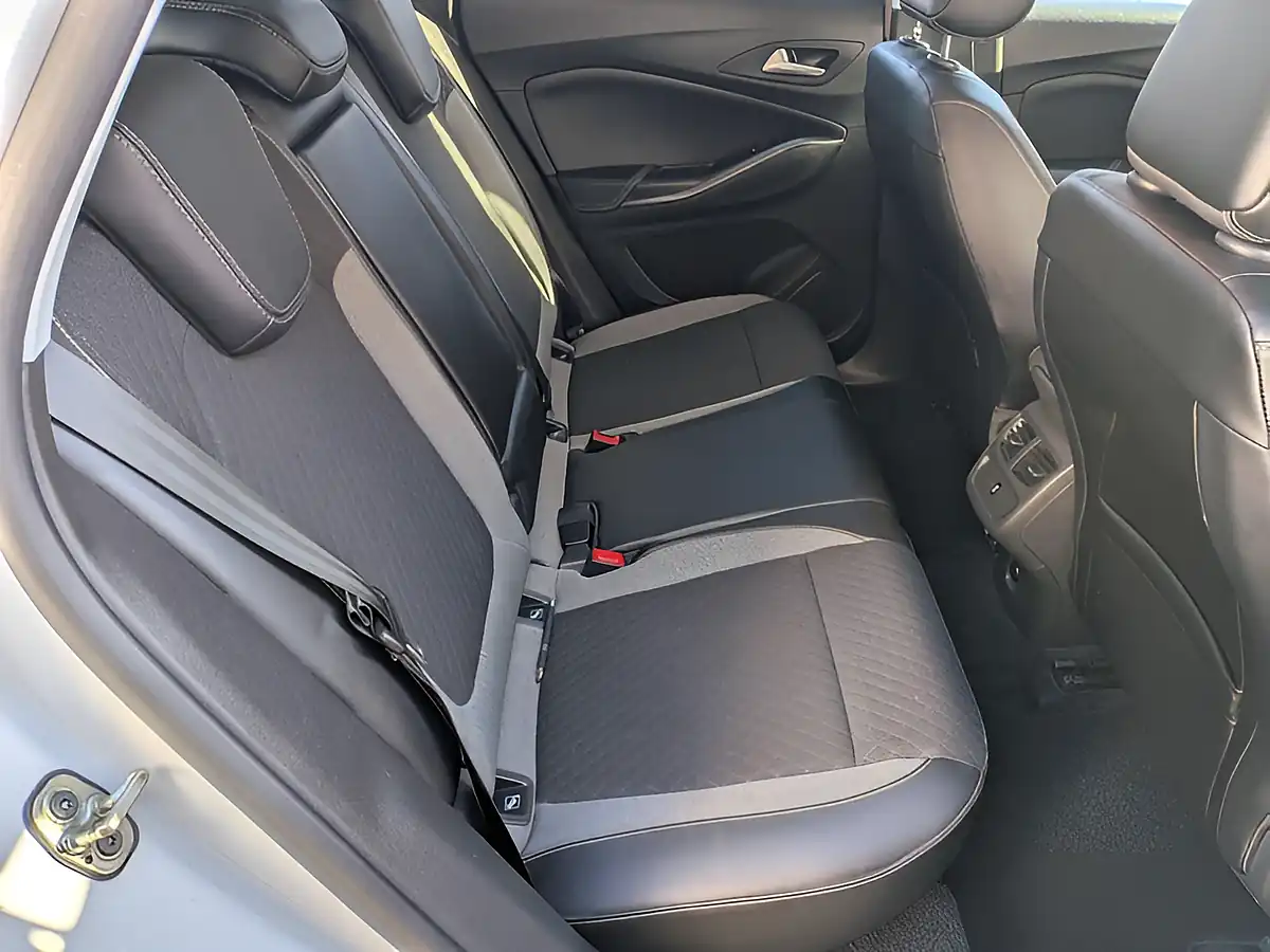 Used 2020 Vauxhall Grandland X Sri Nav White - Interior and Exterior details 15