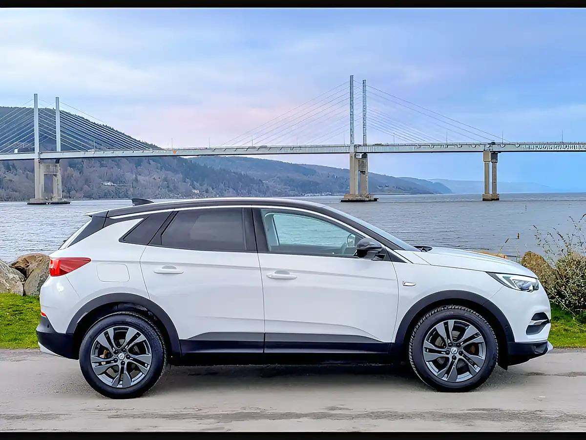 Used 2020 Vauxhall Grandland X Sri Nav White - Interior and Exterior details 4