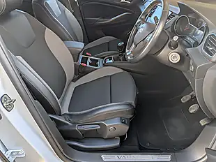 Used 2020 Vauxhall Grandland X Sri Nav White - Interior and Exterior details 9