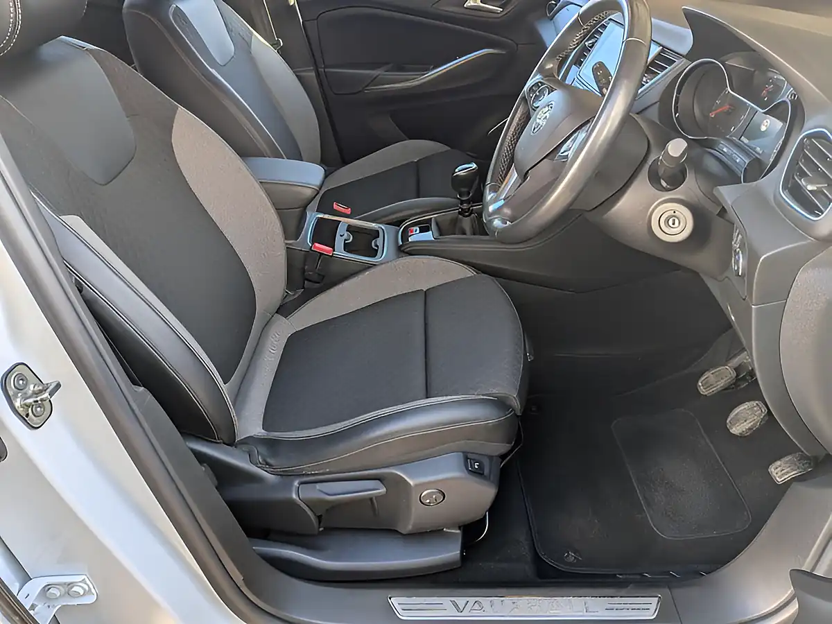 Used 2020 Vauxhall Grandland X Sri Nav White - Interior and Exterior details 9