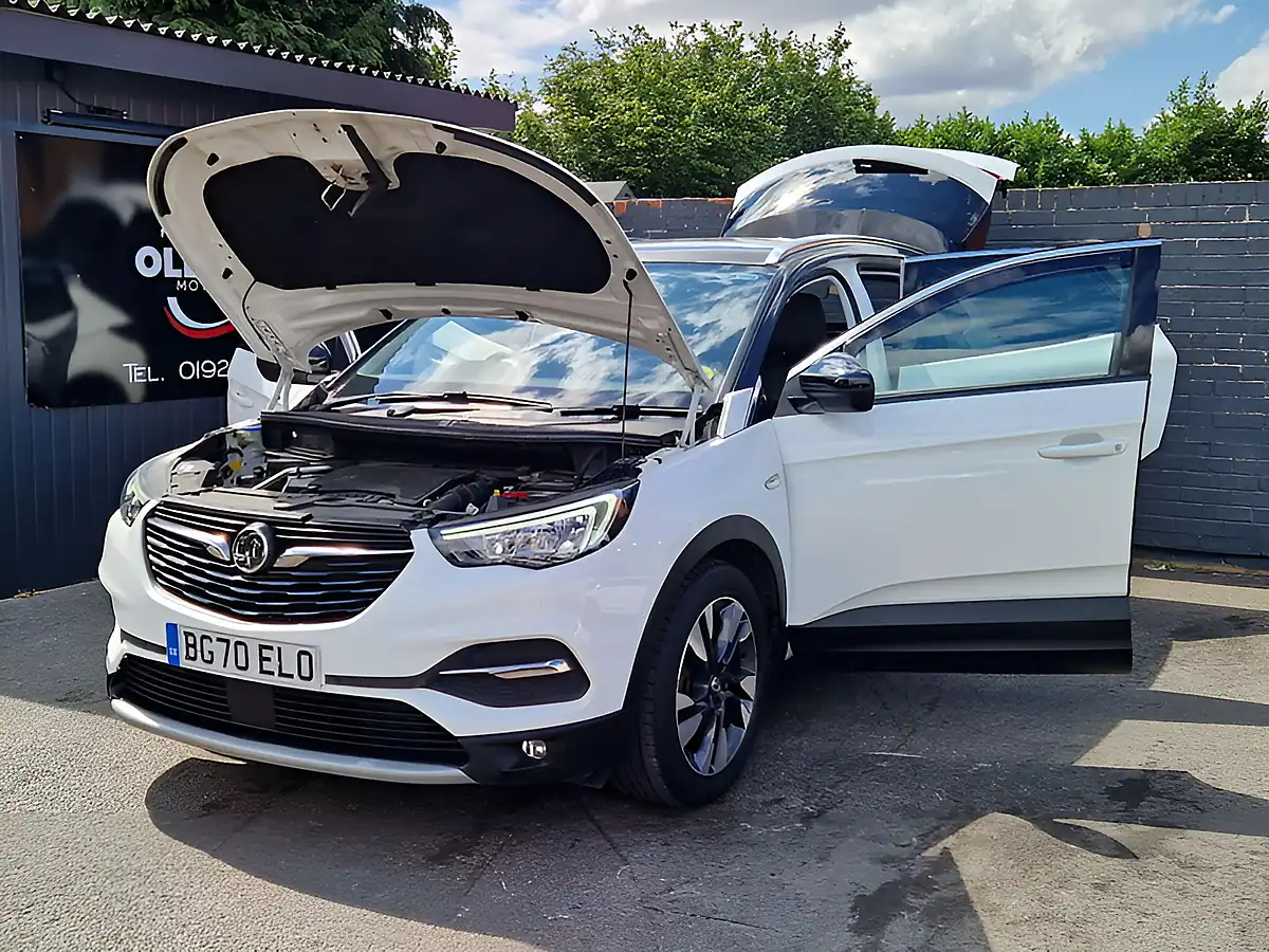 Used 2020 Vauxhall Grandland X Sri Nav White - Interior and Exterior details 10