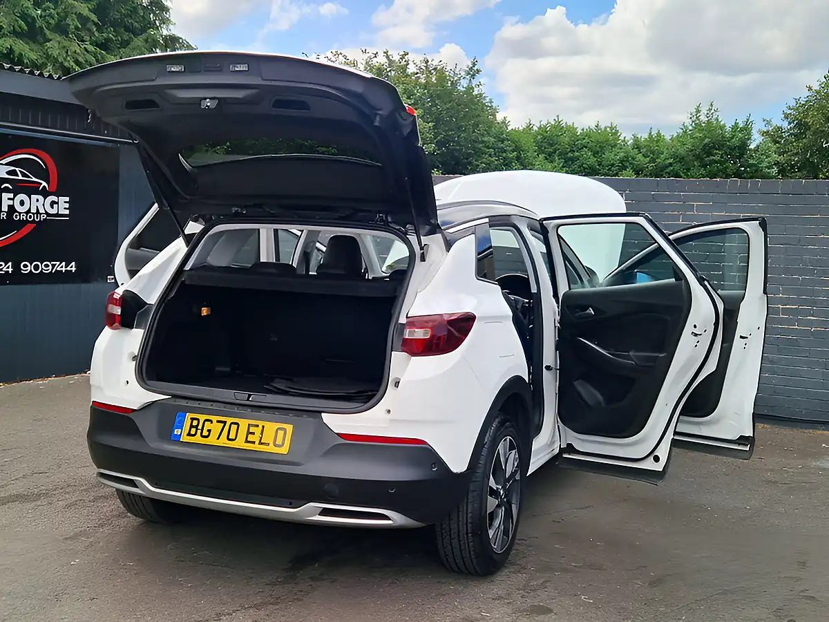 Used 2020 Vauxhall Grandland X Sri Nav White - Interior and Exterior details 12