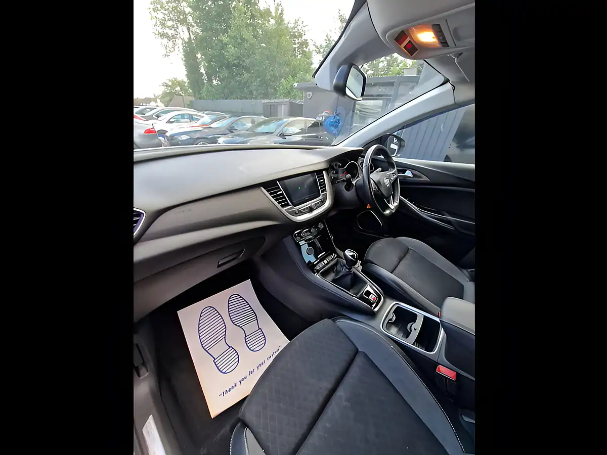 Used 2020 Vauxhall Grandland X Sri Nav White - Interior and Exterior details 16