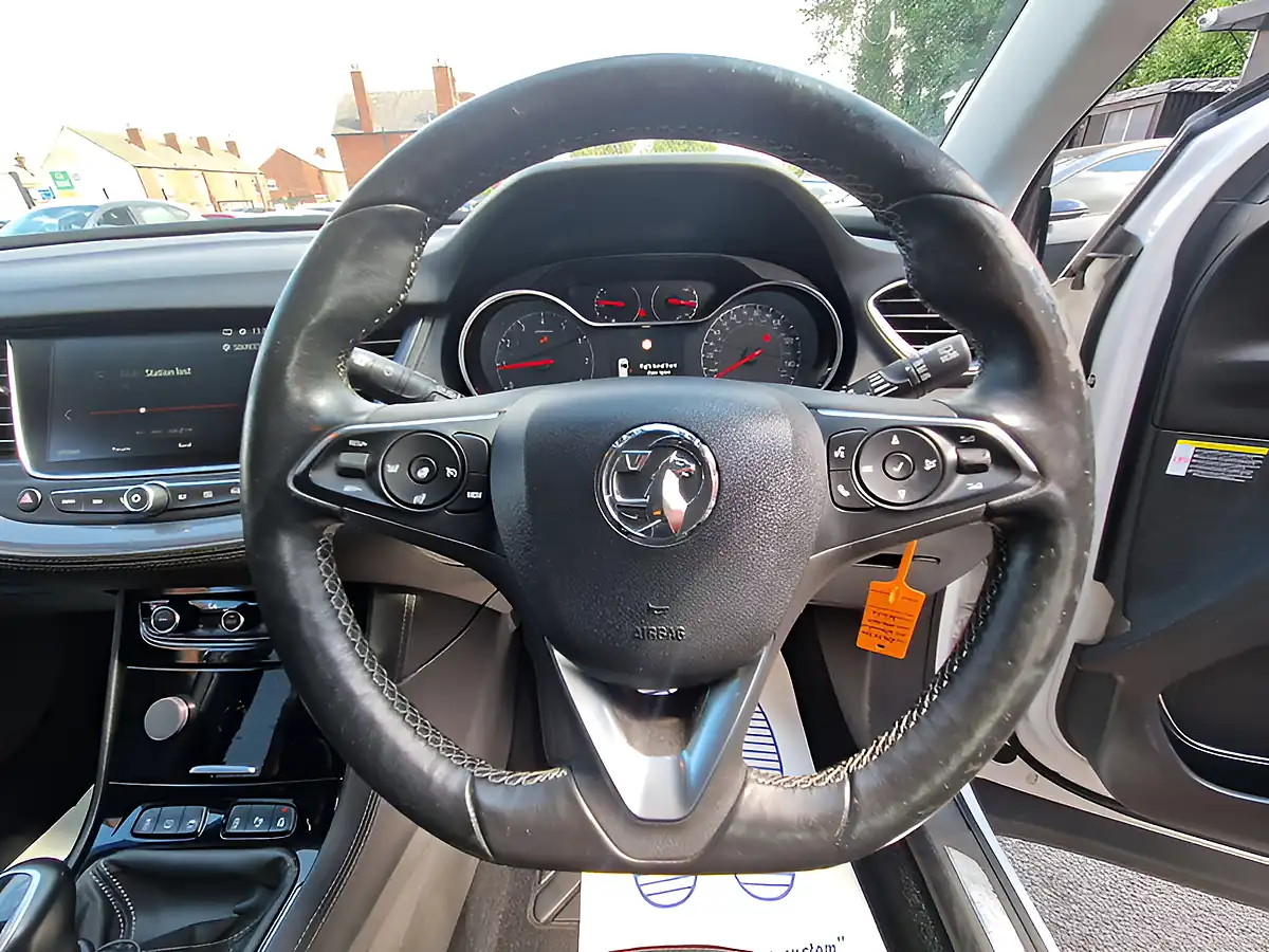 Used 2020 Vauxhall Grandland X Sri Nav White - Interior and Exterior details 18