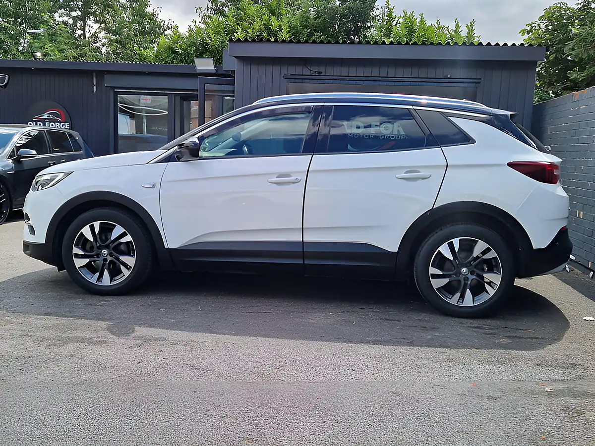 Used 2020 Vauxhall Grandland X Sri Nav White - Interior and Exterior details 6