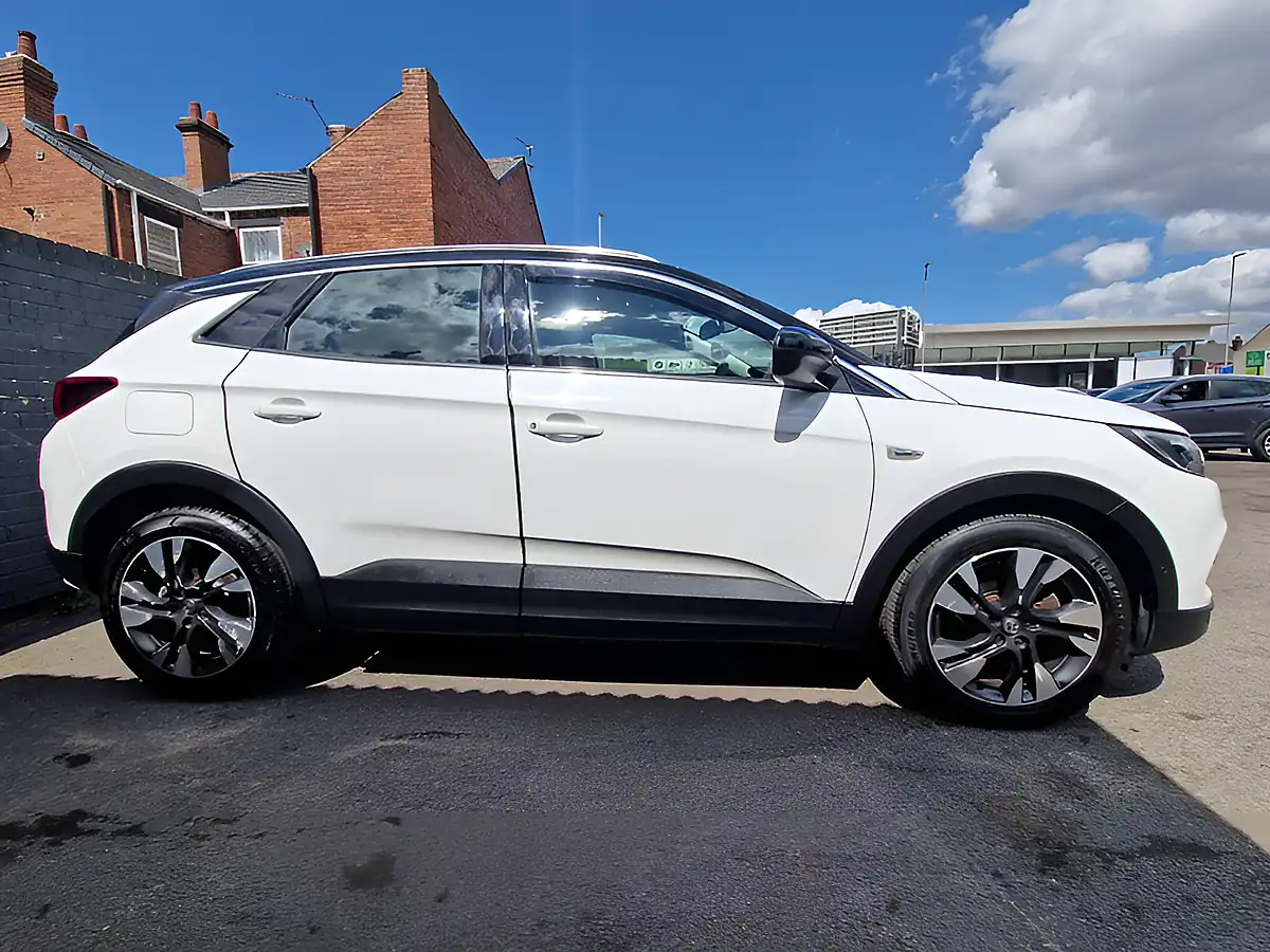 Used 2020 Vauxhall Grandland X Sri Nav White - Interior and Exterior details 7