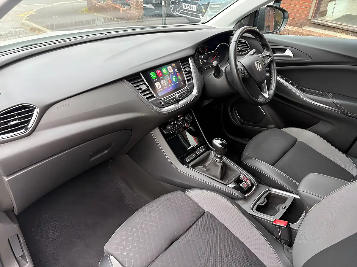 Used 2020 Vauxhall Grandland X Sri Nav White - Interior and Exterior details 12
