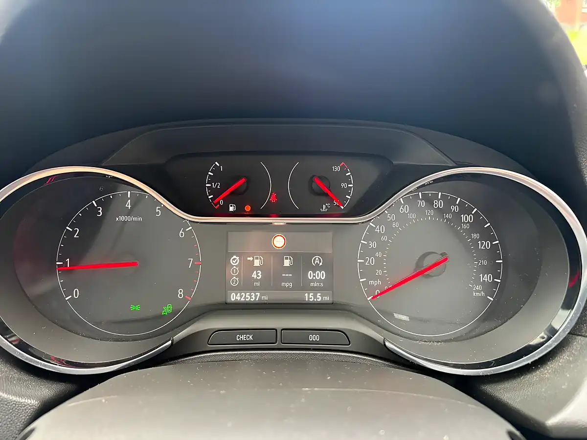 Used 2020 Vauxhall Grandland X Sri Nav White - Interior and Exterior details 13