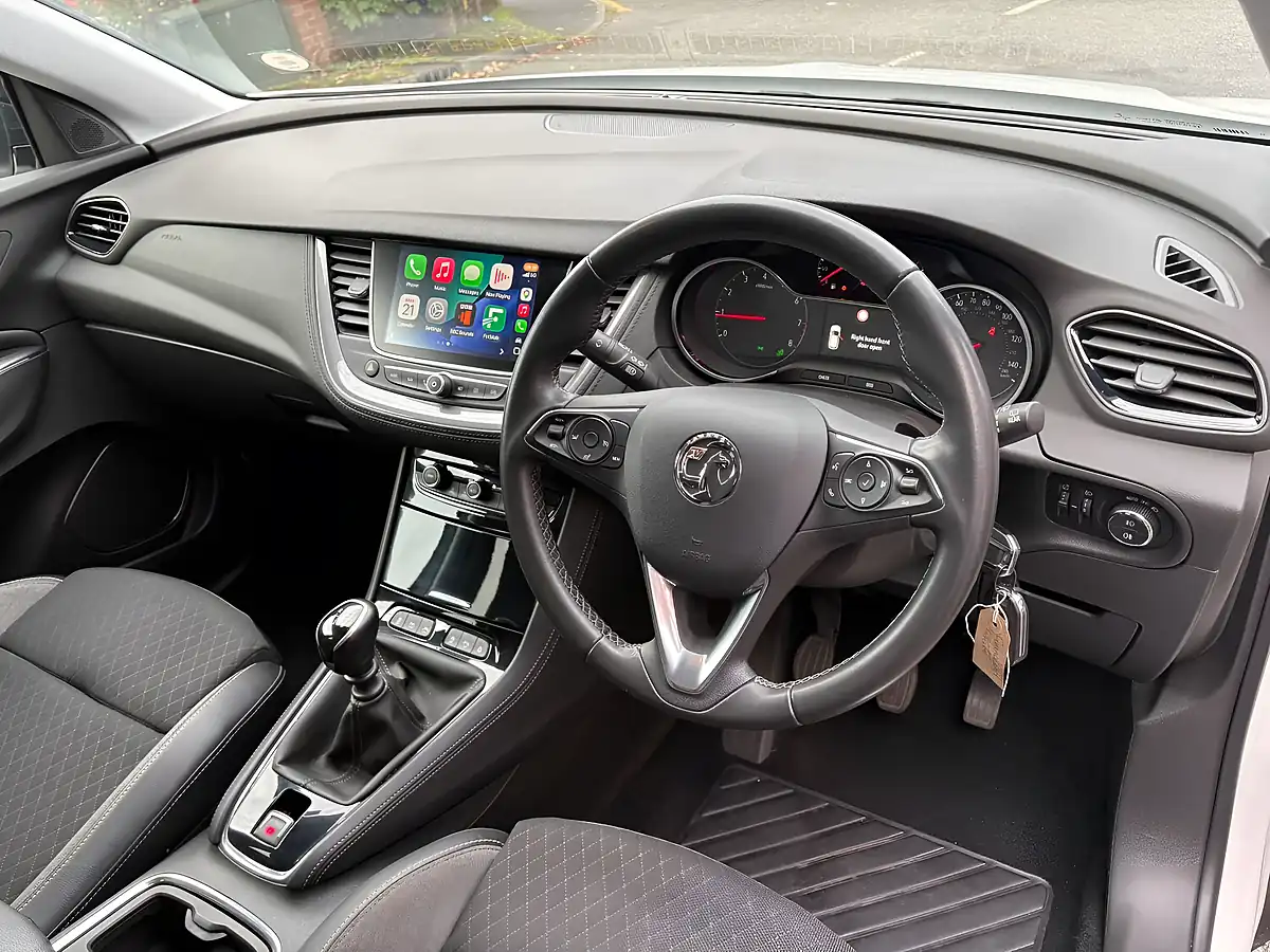 Used 2020 Vauxhall Grandland X Sri Nav White - Interior and Exterior details 9