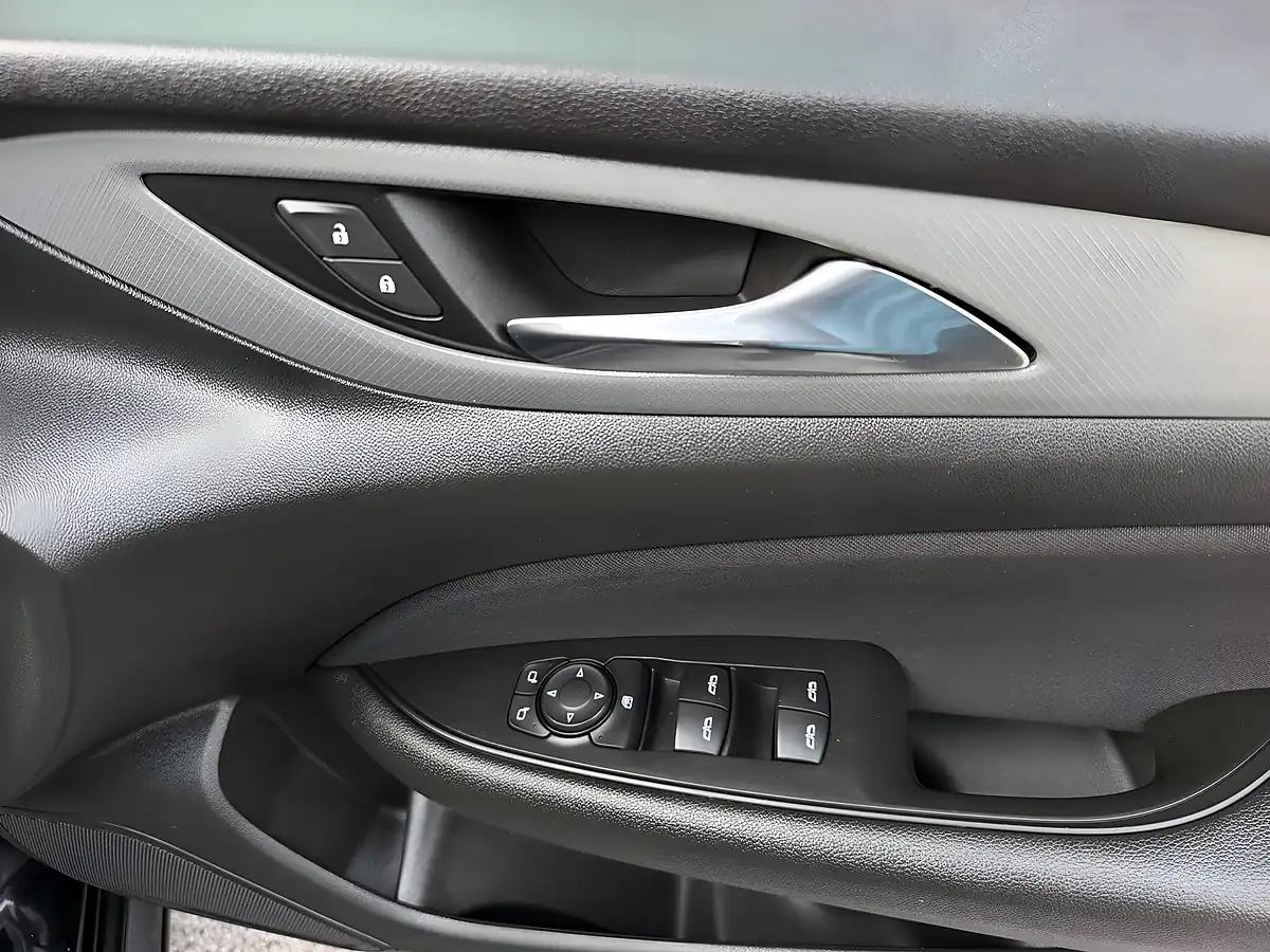 Used 2020 Vauxhall Insignia Design - Interior and Exterior details 15