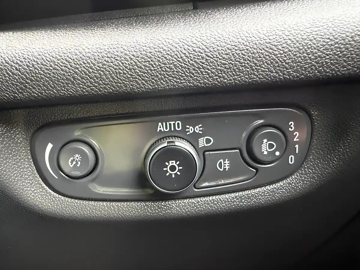 Used 2020 Vauxhall Insignia Design - Interior and Exterior details 17