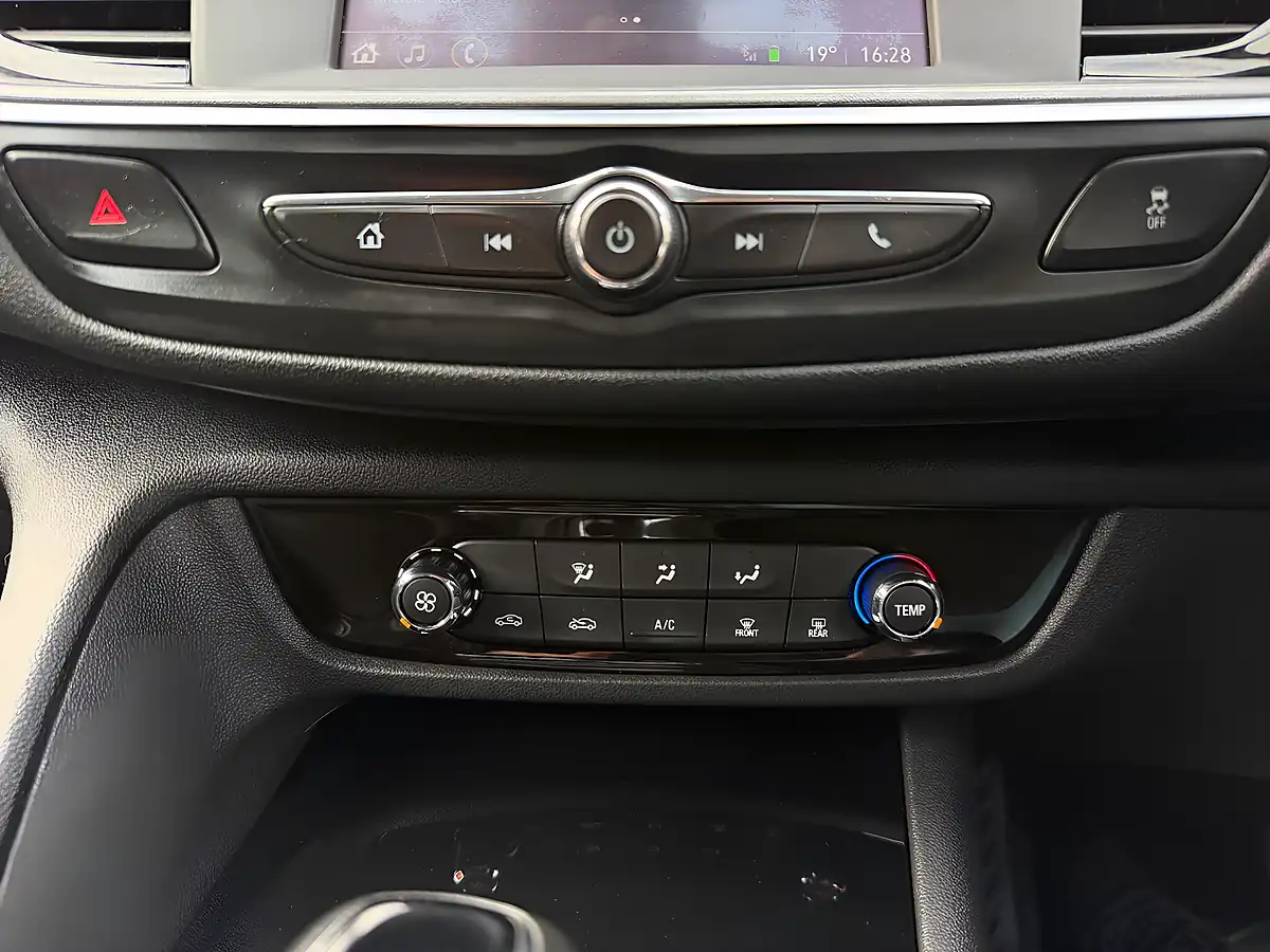 Used 2020 Vauxhall Insignia Design - Interior and Exterior details 18