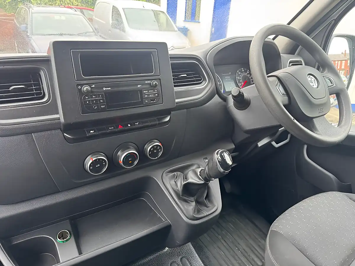 Used 2020 Vauxhall Movano Edition White - Interior and Exterior details 5