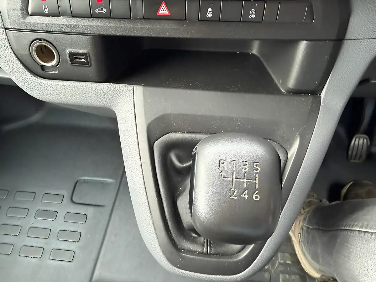 Used 2020 Vauxhall Vivaro 2700 Edition White - Interior and Exterior details 14