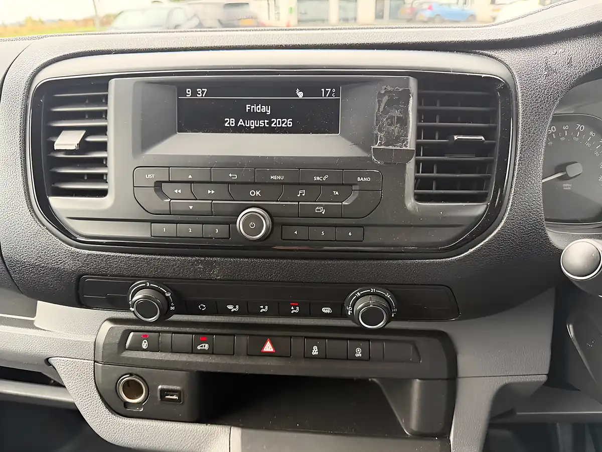Used 2020 Vauxhall Vivaro 2700 Edition White - Interior and Exterior details 15