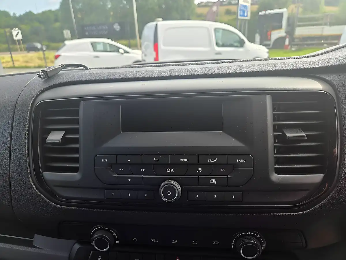Used 2020 Vauxhall Vivaro 2900 Edition L1 H1 White - Interior and Exterior details 16