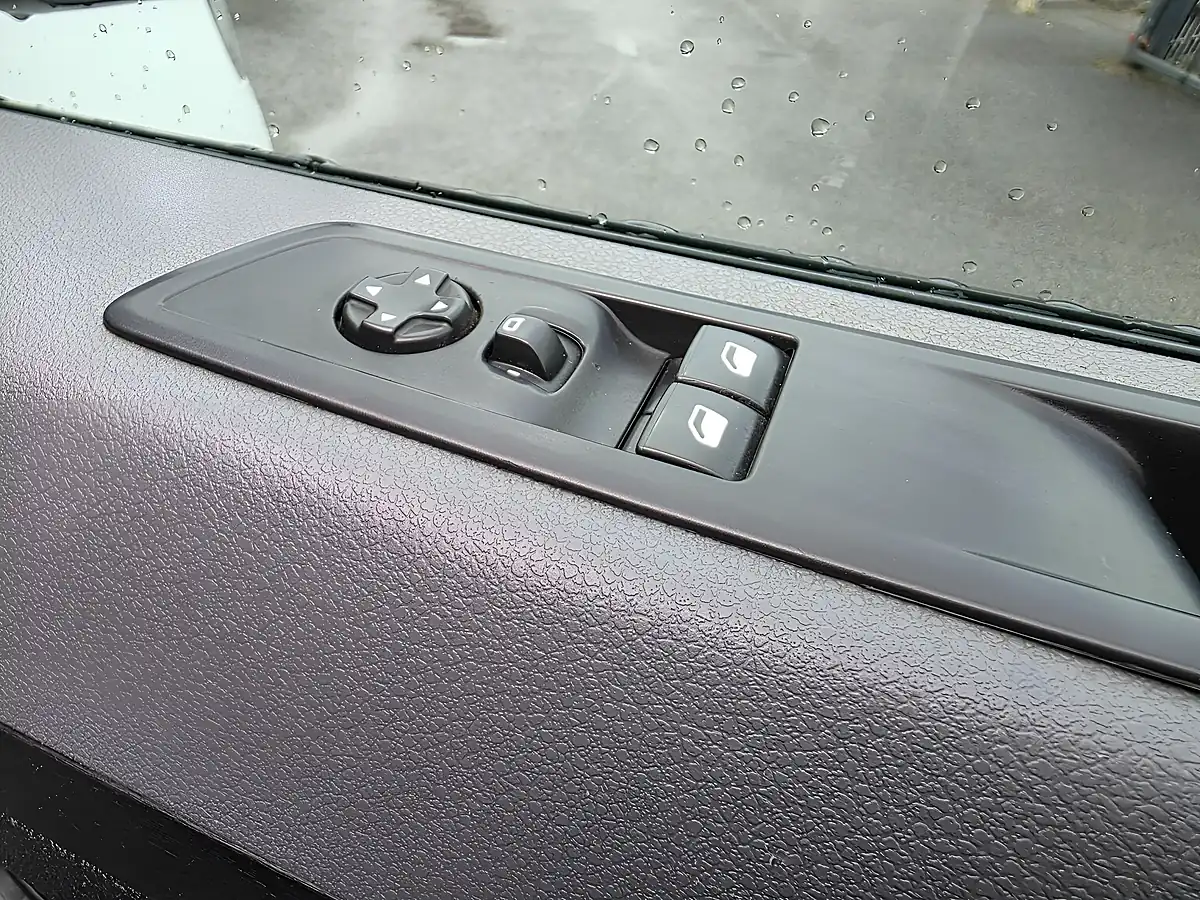 Used 2020 Vauxhall Vivaro Dynamic L2 H1 White - Interior and Exterior details 11