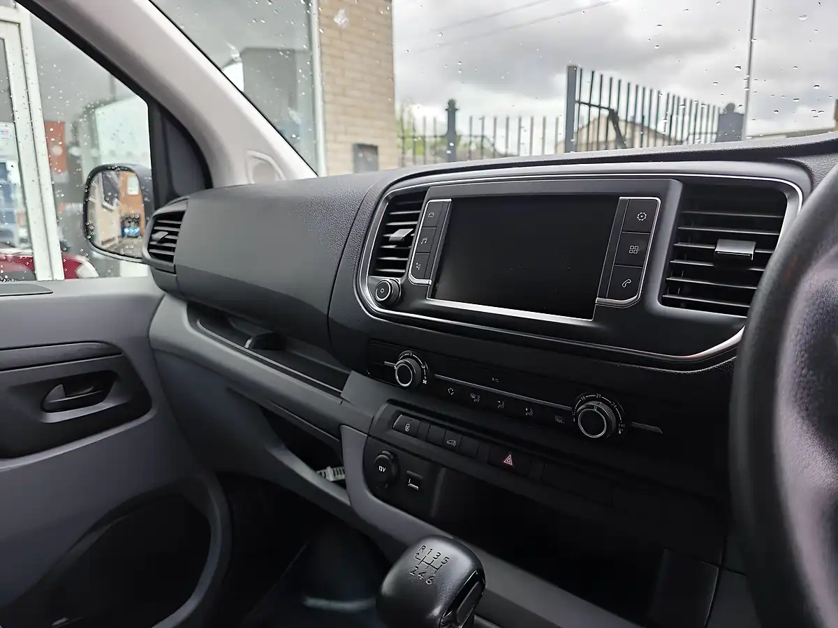 Used 2020 Vauxhall Vivaro Dynamic L2 H1 White - Interior and Exterior details 13