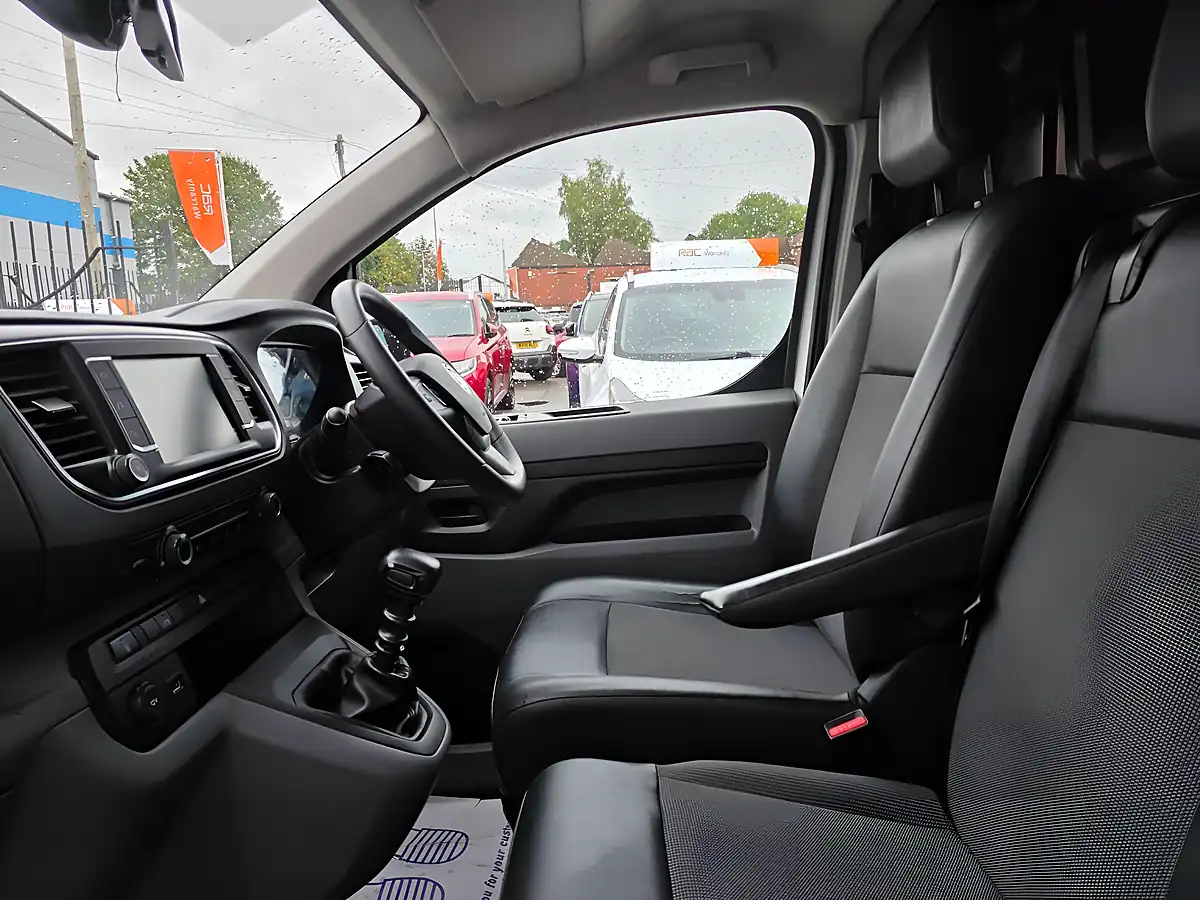Used 2020 Vauxhall Vivaro Dynamic L2 H1 White - Interior and Exterior details 15