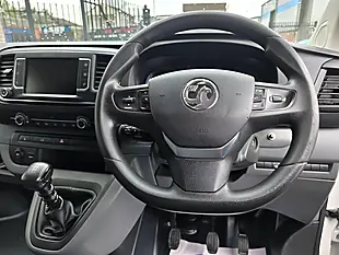 Used 2020 Vauxhall Vivaro Dynamic L2 H1 White - Interior and Exterior details 17