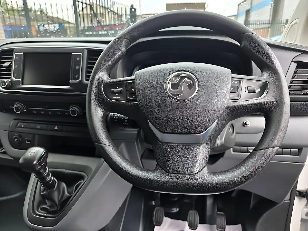 Used 2020 Vauxhall Vivaro Dynamic L2 H1 White - Interior and Exterior details 17