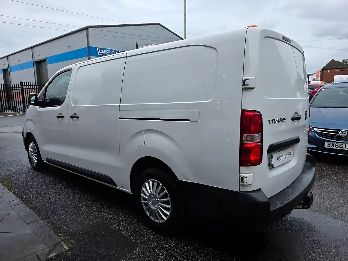Used 2020 Vauxhall Vivaro Dynamic L2 H1 White - Interior and Exterior details 6