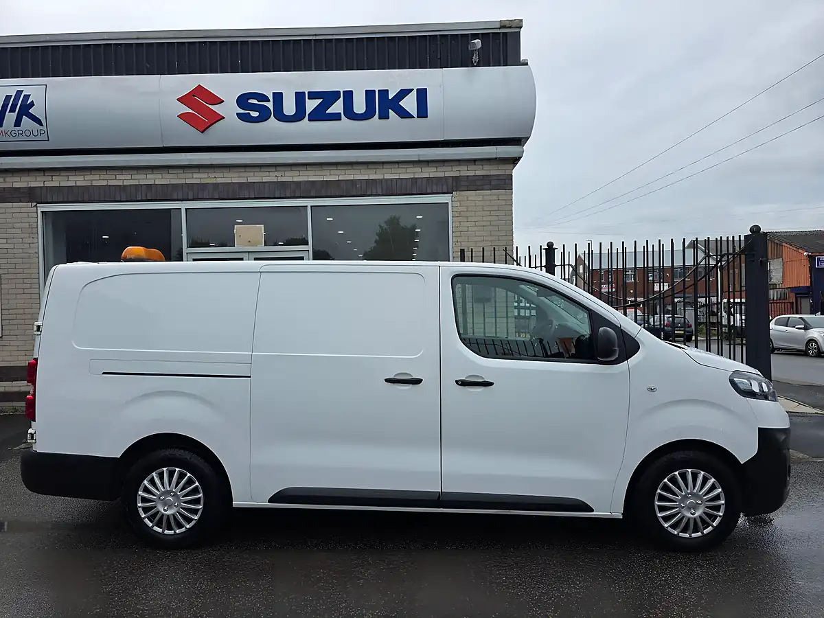 Used 2020 Vauxhall Vivaro Dynamic L2 H1 White - Interior and Exterior details 8