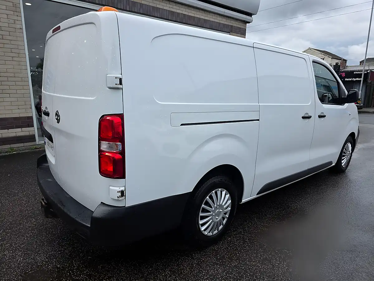 Used 2020 Vauxhall Vivaro Dynamic L2 H1 White - Interior and Exterior details 9