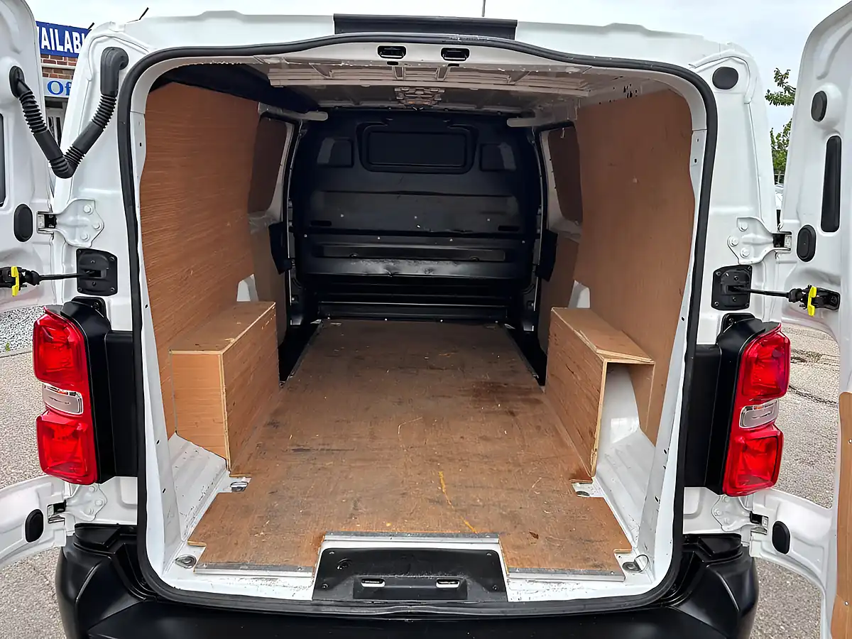 Used 2020 Vauxhall Vivaro Dynamic White - Interior and Exterior details 12