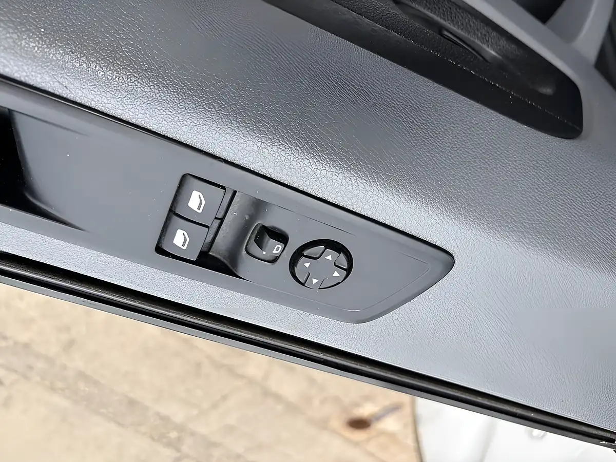Used 2020 Vauxhall Vivaro Dynamic White - Interior and Exterior details 15