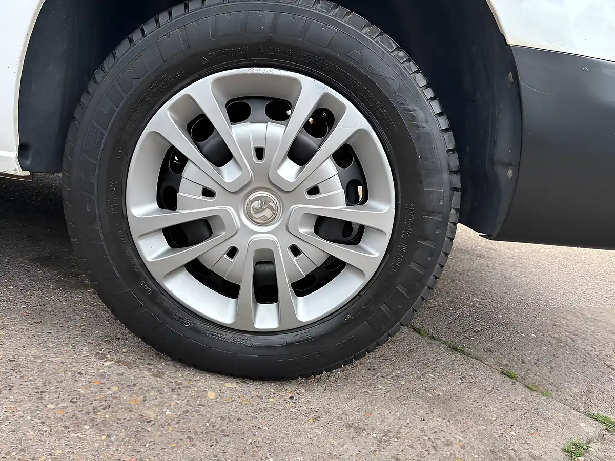 Used 2020 Vauxhall Vivaro Dynamic White - Interior and Exterior details 5