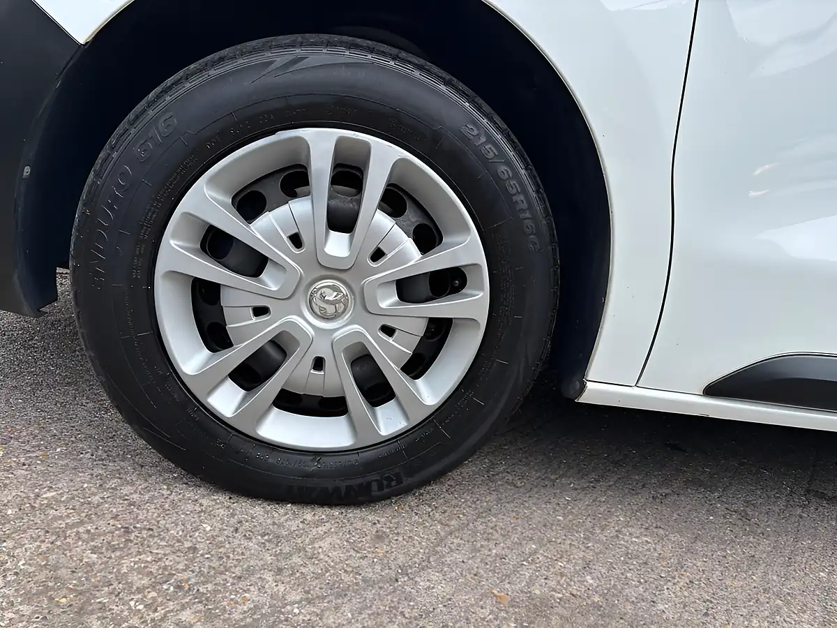 Used 2020 Vauxhall Vivaro Dynamic White - Interior and Exterior details 6