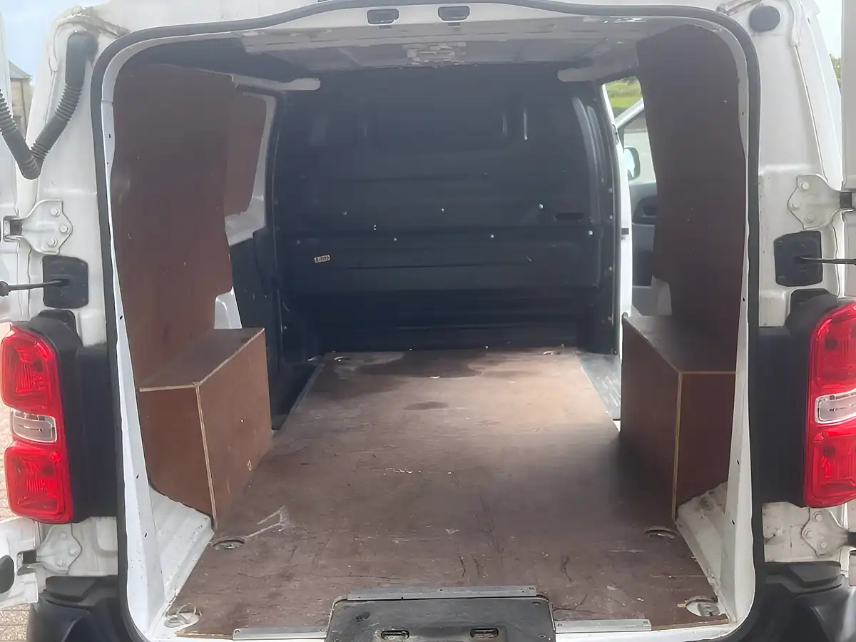 Used 2020 Vauxhall Vivaro Dynamic White - Interior and Exterior details 12