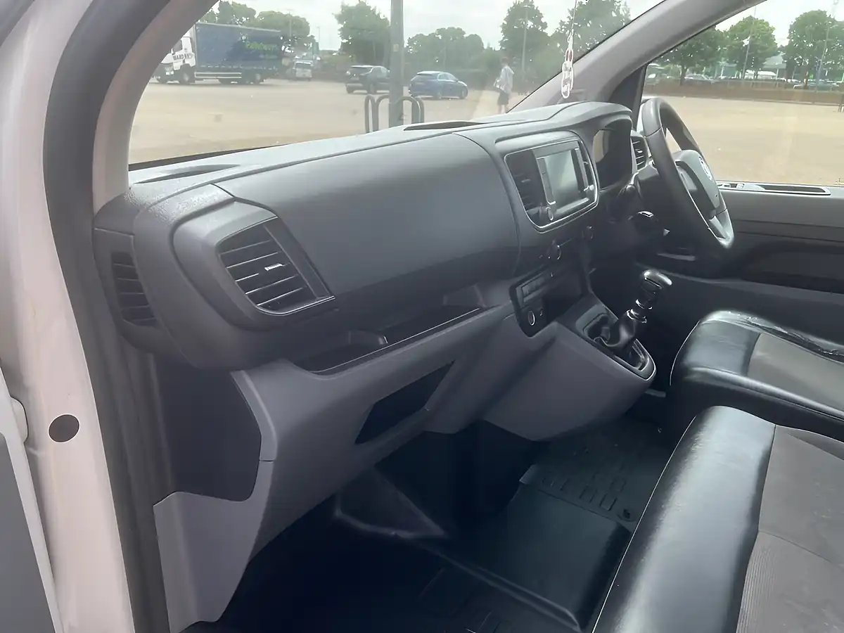 Used 2020 Vauxhall Vivaro Dynamic White - Interior and Exterior details 14
