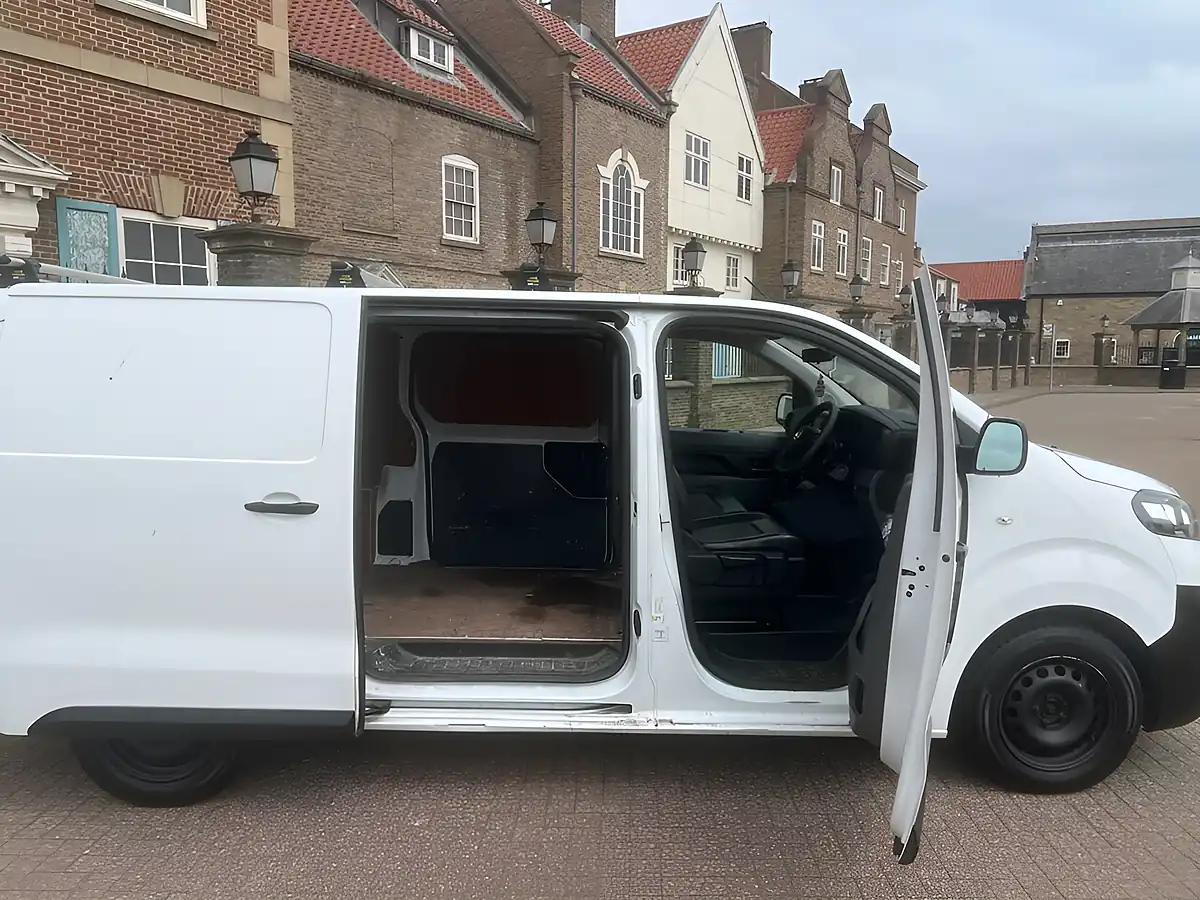 Used 2020 Vauxhall Vivaro Dynamic White - Interior and Exterior details 3