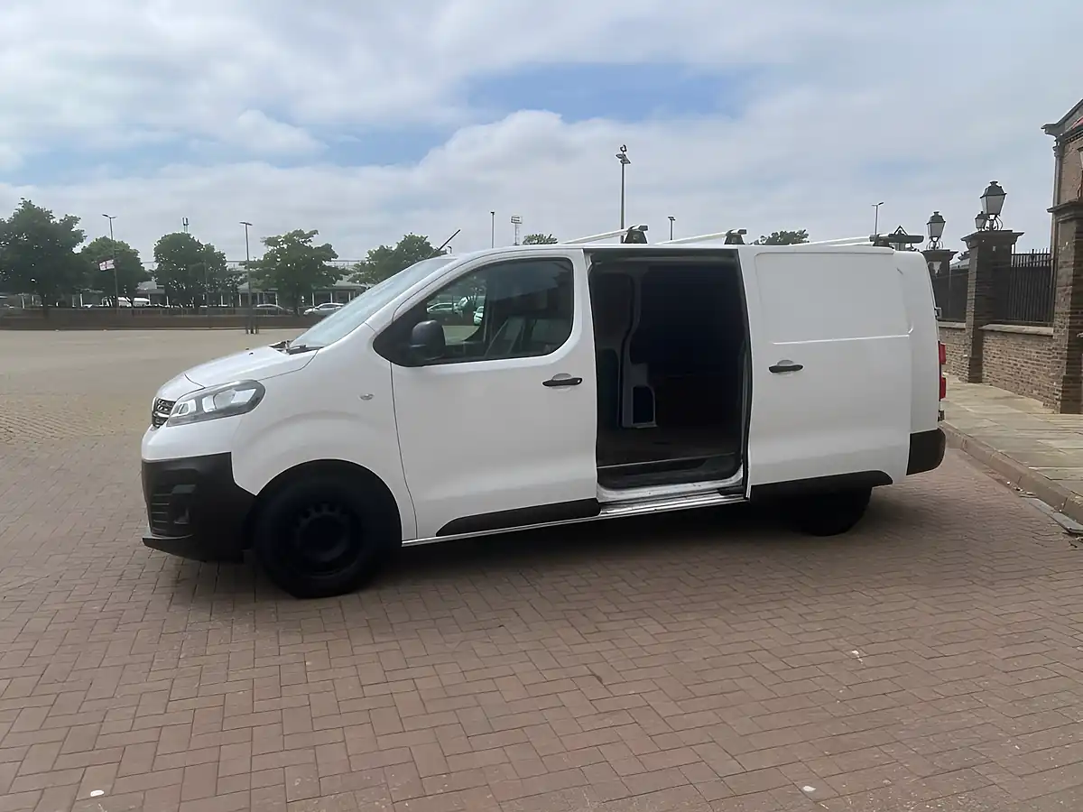 Used 2020 Vauxhall Vivaro Dynamic White - Interior and Exterior details 6