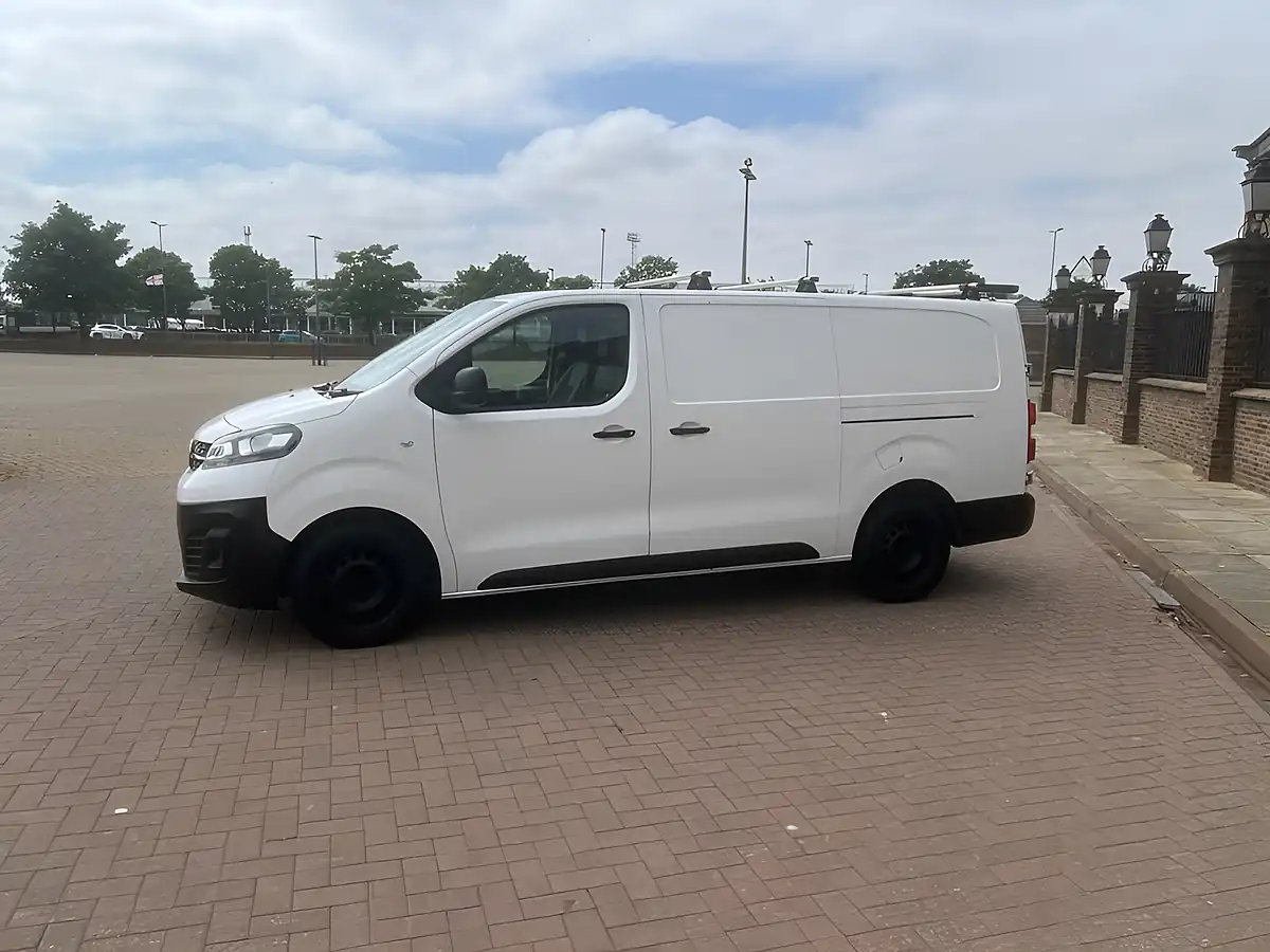 Used 2020 Vauxhall Vivaro Dynamic White - Interior and Exterior details 7