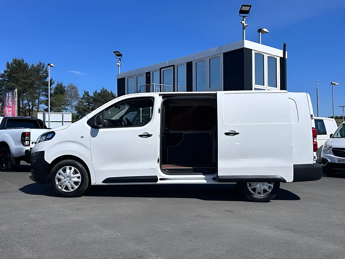 Used 2020 Vauxhall Vivaro Dynamic White - Interior and Exterior details 12
