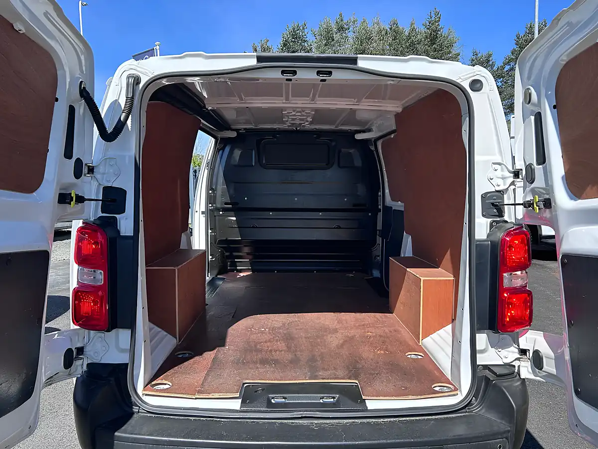 Used 2020 Vauxhall Vivaro Dynamic White - Interior and Exterior details 15