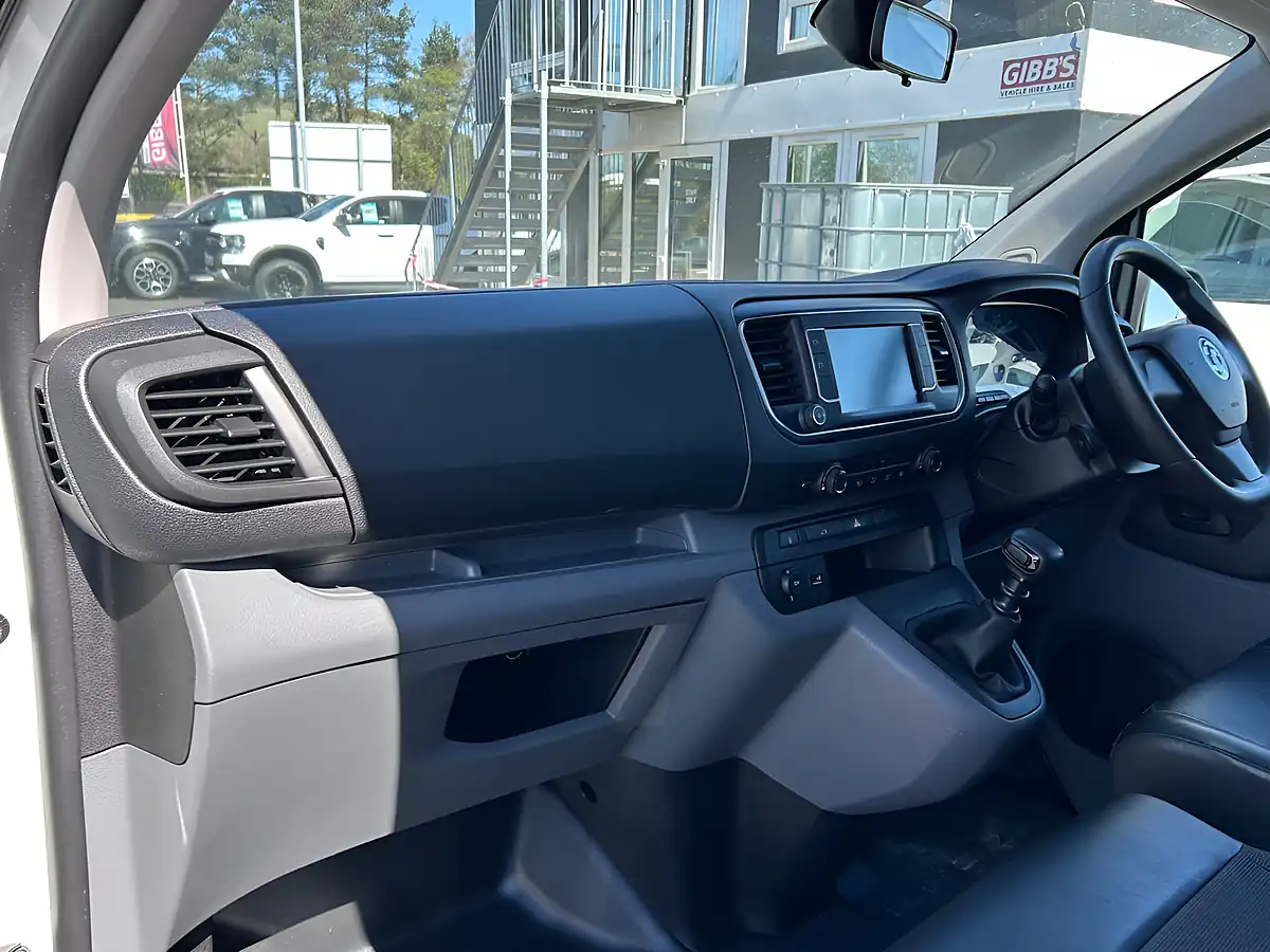 Used 2020 Vauxhall Vivaro Dynamic White - Interior and Exterior details 18