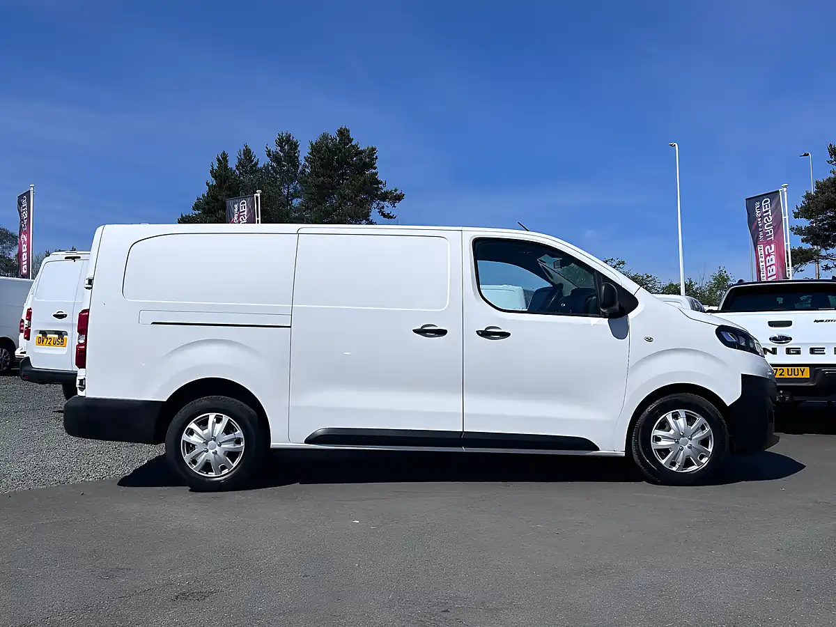 Used 2020 Vauxhall Vivaro Dynamic White - Interior and Exterior details 2
