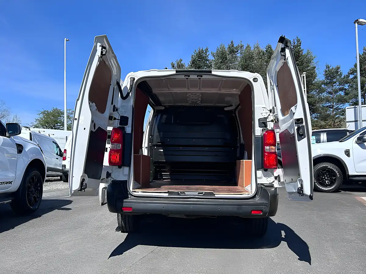 Used 2020 Vauxhall Vivaro Dynamic White - Interior and Exterior details 5