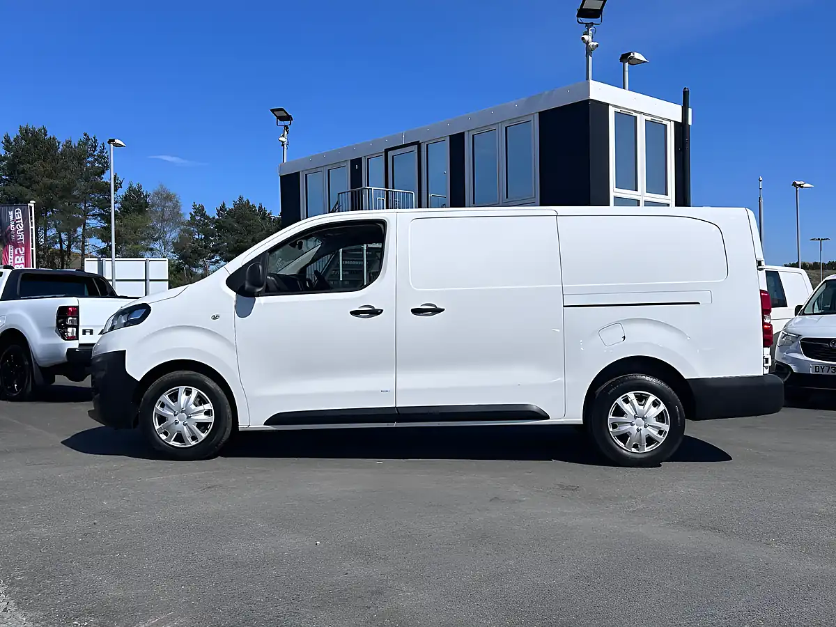 Used 2020 Vauxhall Vivaro Dynamic White - Interior and Exterior details 7