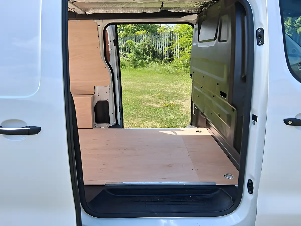 Used 2020 Vauxhall Vivaro Dynamic White - Interior and Exterior details 10