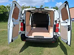 Used 2020 Vauxhall Vivaro Dynamic White - Interior and Exterior details 9