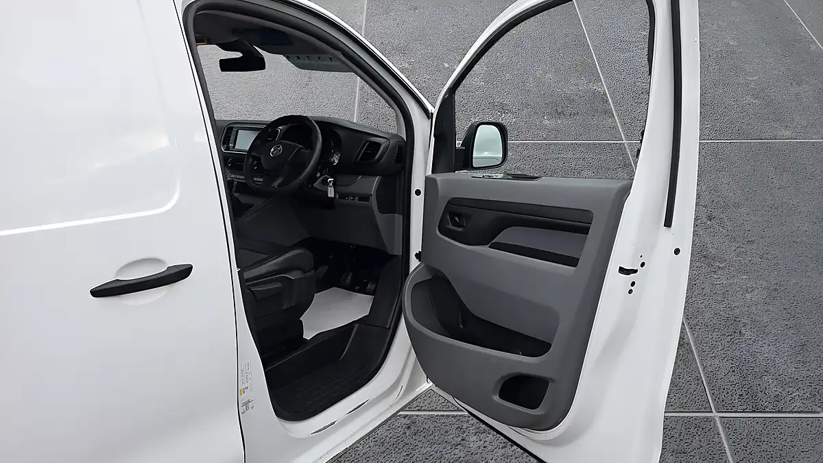 Used 2020 Vauxhall Vivaro Dynamic White - Interior and Exterior details 13