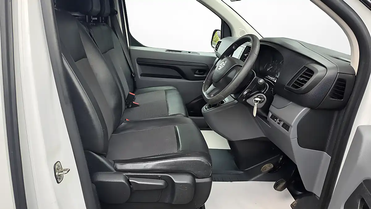Used 2020 Vauxhall Vivaro Dynamic White - Interior and Exterior details 14
