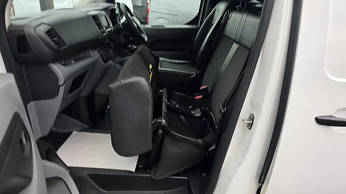 Used 2020 Vauxhall Vivaro Dynamic White - Interior and Exterior details 17