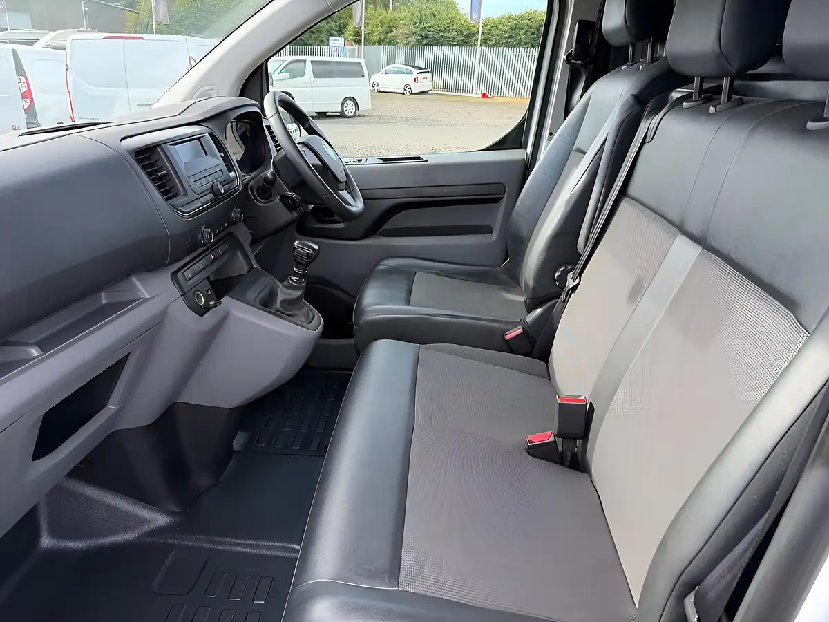 Used 2020 Vauxhall Vivaro Edition White - Interior and Exterior details 10