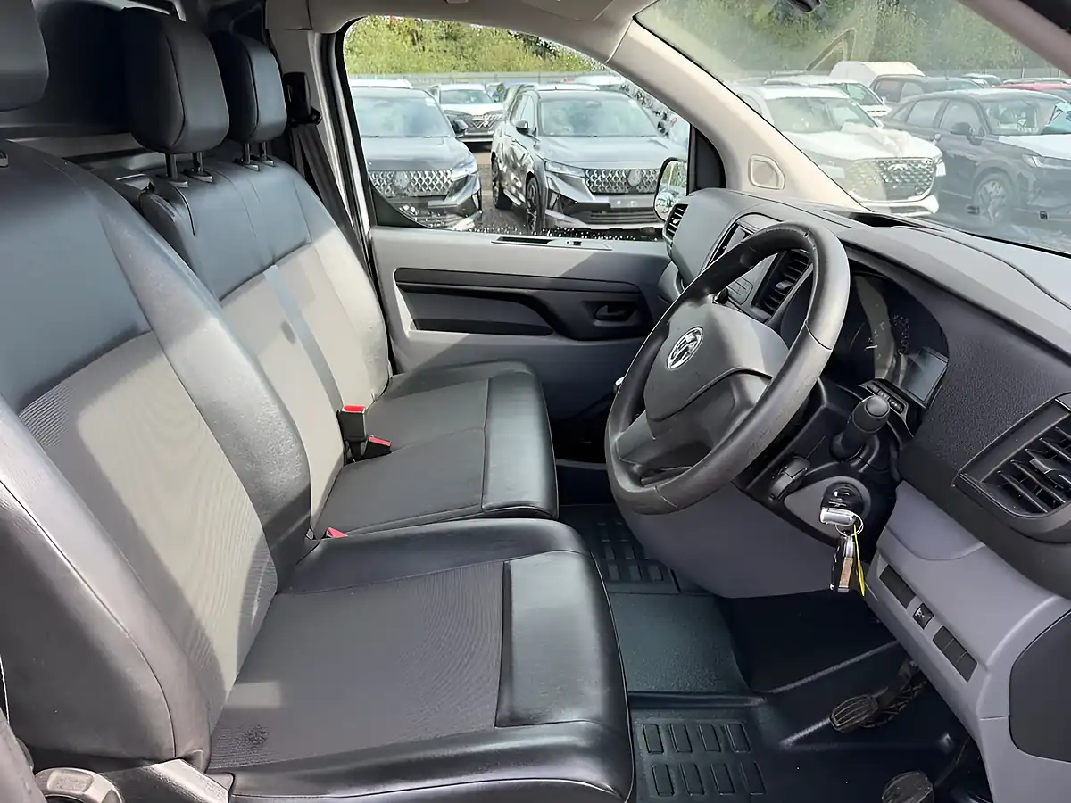 Used 2020 Vauxhall Vivaro Edition White - Interior and Exterior details 9